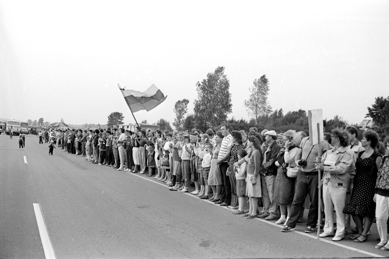 1989-08-23 Baltijos kelias. LCVA, fotografijos autorius Jonas Juknevičius