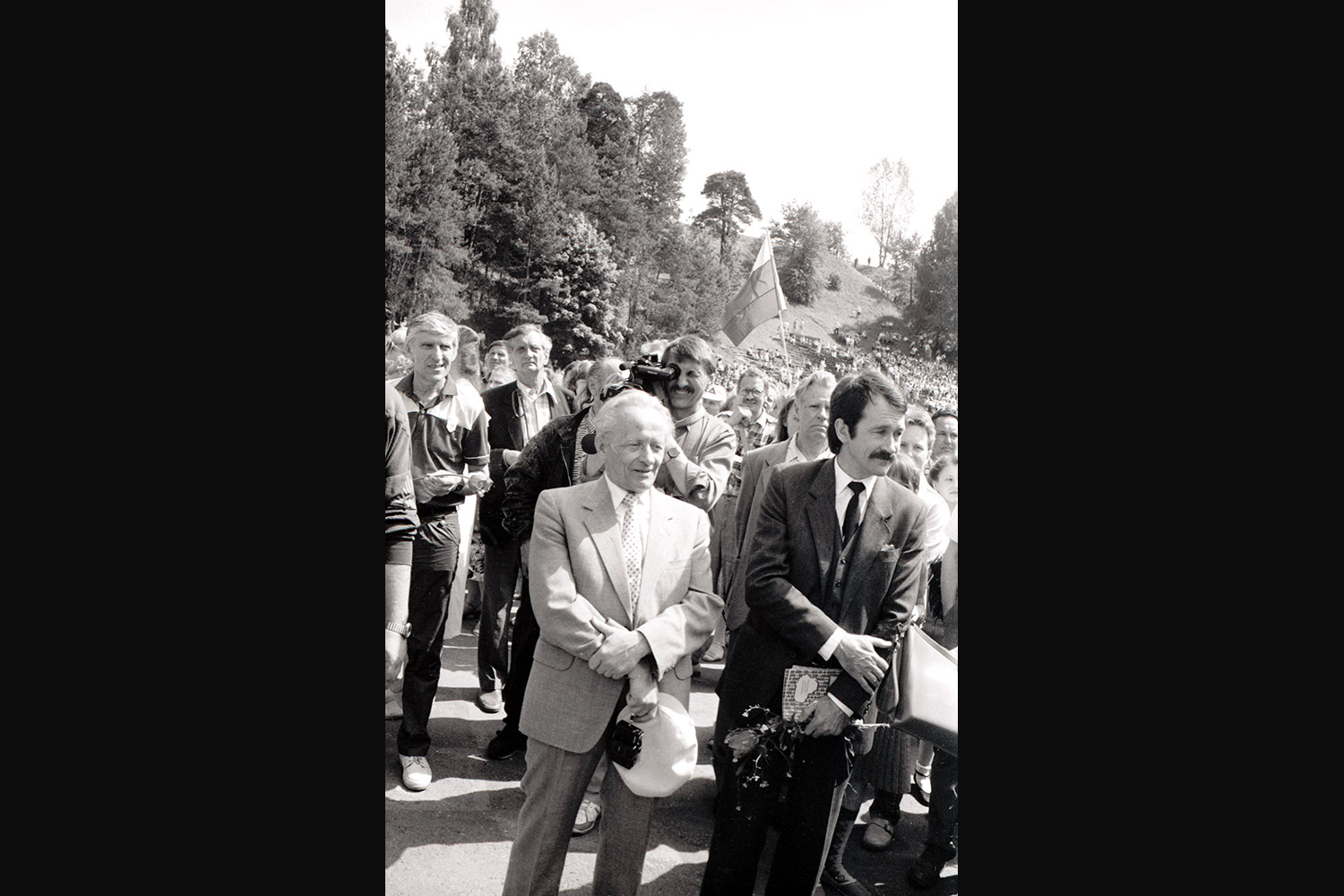 20/05/1989 – Rally in Kalnų Park – escort of newly elected USSR People’s Deputies to the first Congress in Moscow. LVCA, photographer: Jonas Juknevičius.