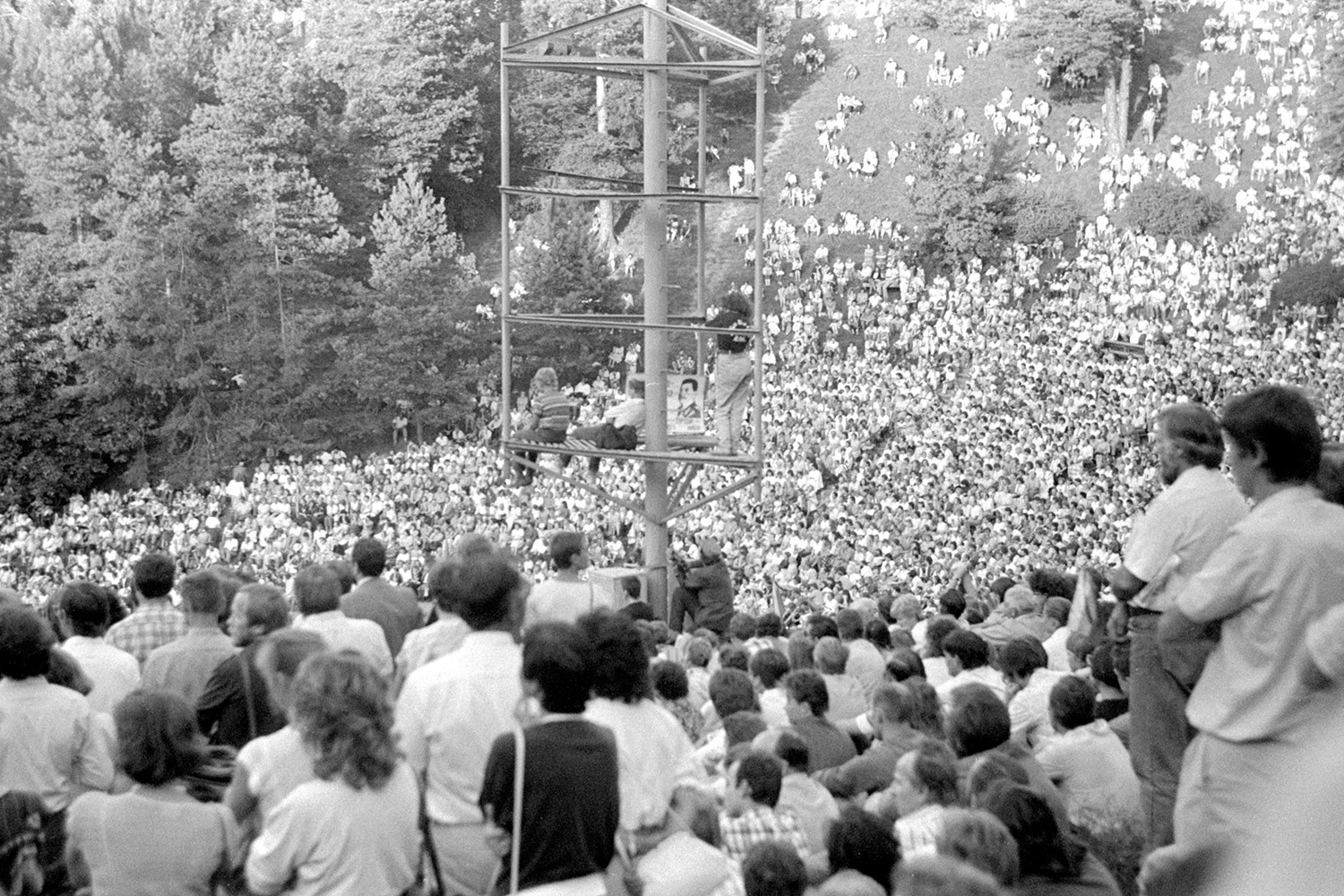 1989-08-22 Mitingas Kalnų parke prieš Molotovo–Ribbentropo pakto pasekmes. LCVA, fotografijos autorius R. Žičkus