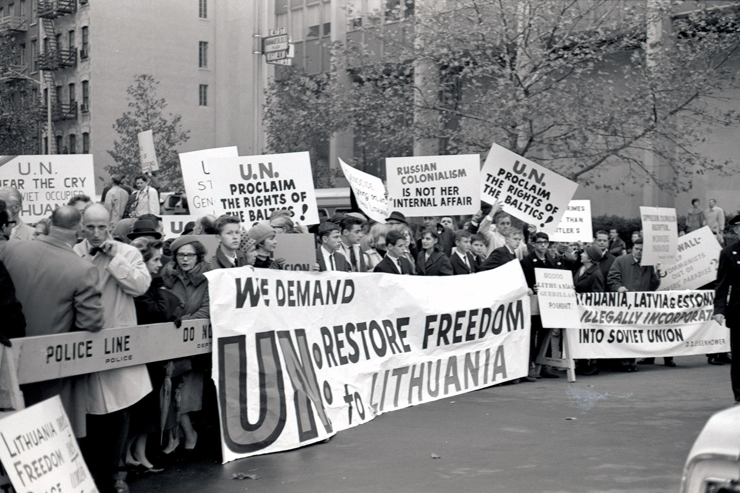 1965 m. Niujorkas, JAV. Baltijos šalių atstovų laisvės manifestas ir protestas prieš Sovietų Sąjungos veiksmus Lietuvoje, Latvijoje, Estijoje. LCVA, fotografijos autorius Jonas Garla