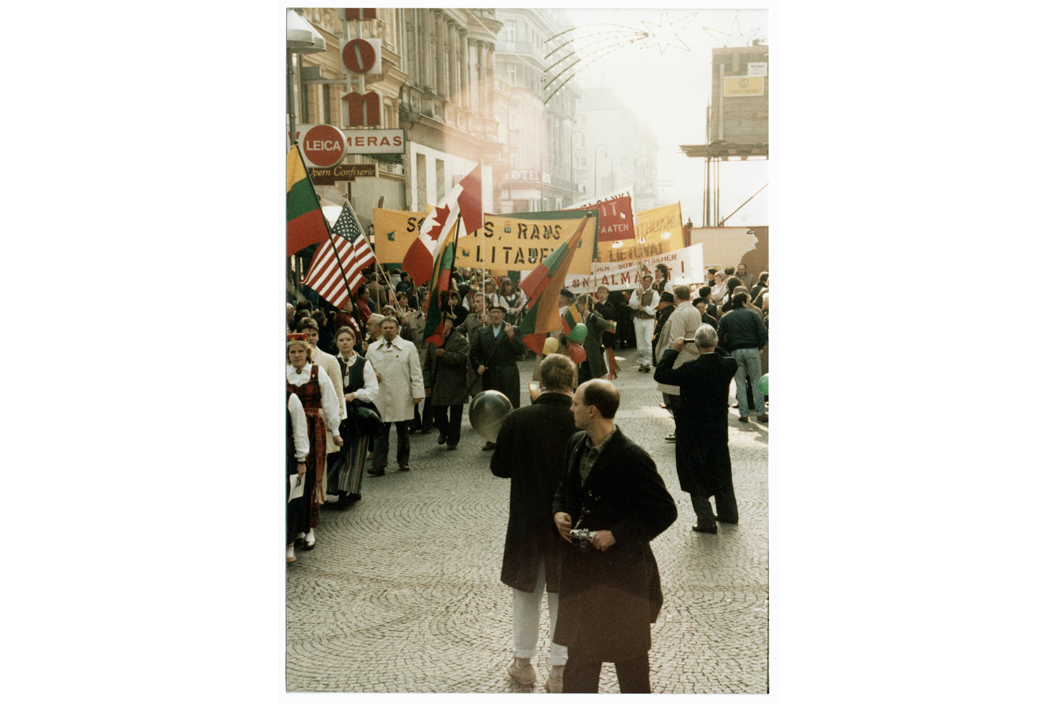 1986 – Vienna, Austria. Protest demonstration by Baltic political emigrants against the Soviet occupation and annexation of the Baltic States during the OSCE Conference in Vienna. Fourth on the left: Vytautas Jokubaitis, an American and Lithuanian public figure. LVCA.